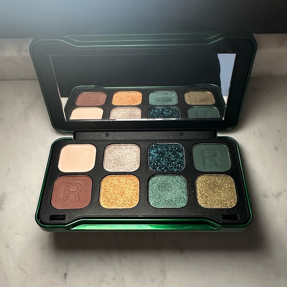 Eyeshadow Palette with Mirror - Multi-Color